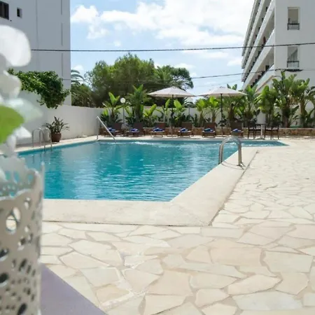 Fergus Paraiso - Adults Only 3*