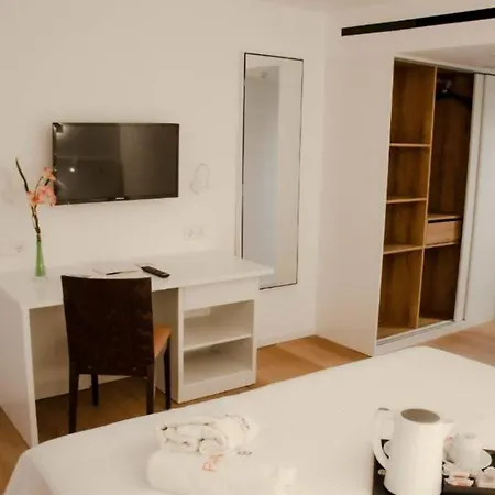 Fergus Paraiso - Adults Only 3*