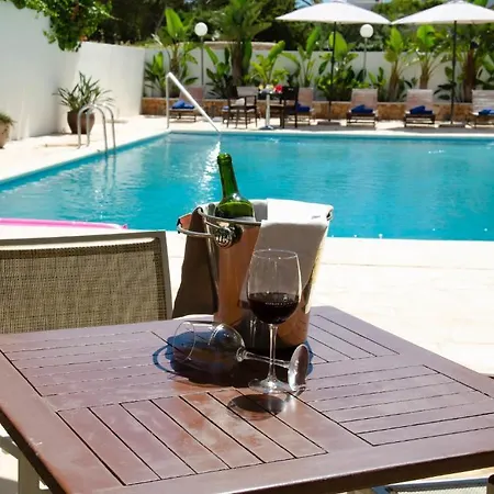 Fergus Paraiso - Adults Only 산타 에우랄리아 데 리오