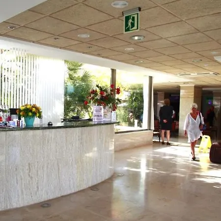 Fergus Paraiso - Adults Only 3*