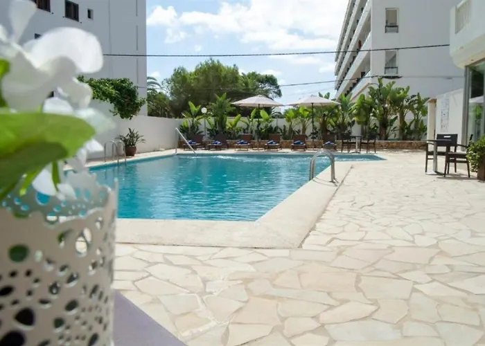 Fergus Paraiso - Adults Only 3*