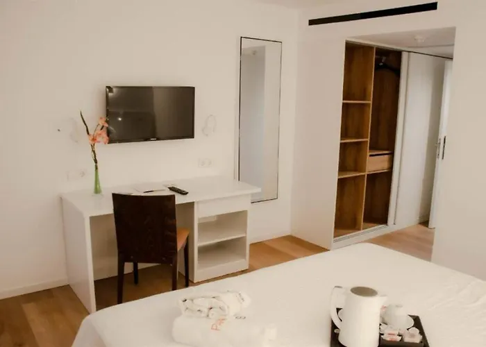 Fergus Paraiso - Adults Only 3*