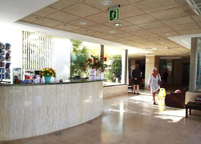 Fergus Paraiso - Adults Only 3*