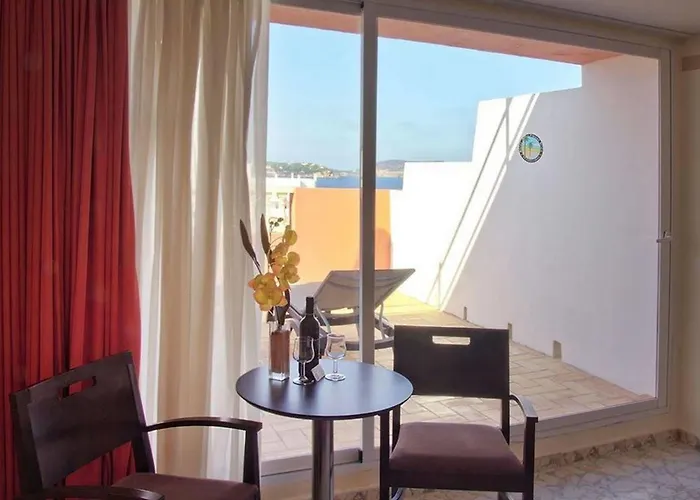 Fergus Paraiso - Adults Only 3*