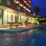 Fergus Paraiso - Adults Only Otel